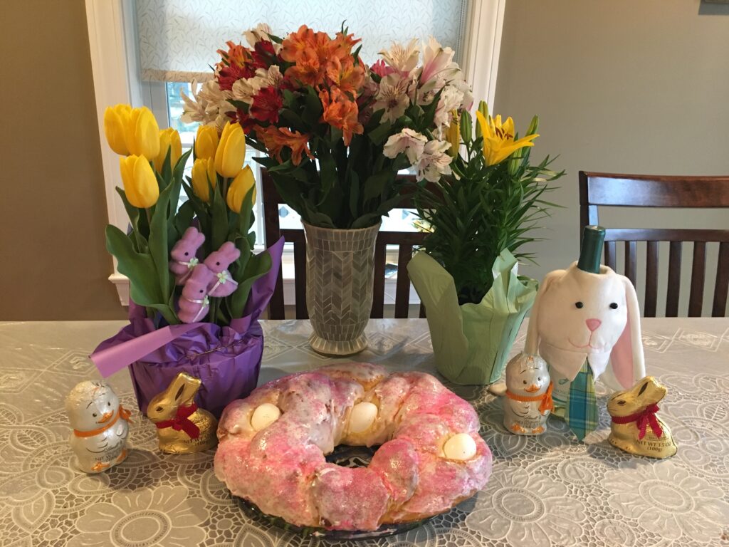 The Easter table is ready with the Italian Easter bread.