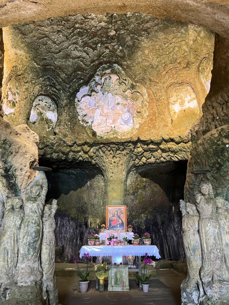 Small alter inside the Santa Maria di Pietragrotta in Pizza Calabria.